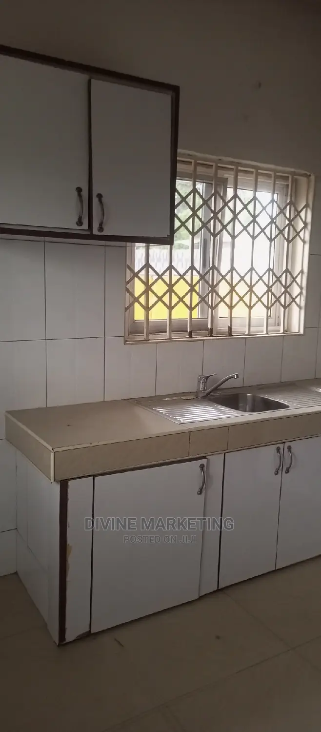 4bdrm House in New Market Road, Kasoa for sale