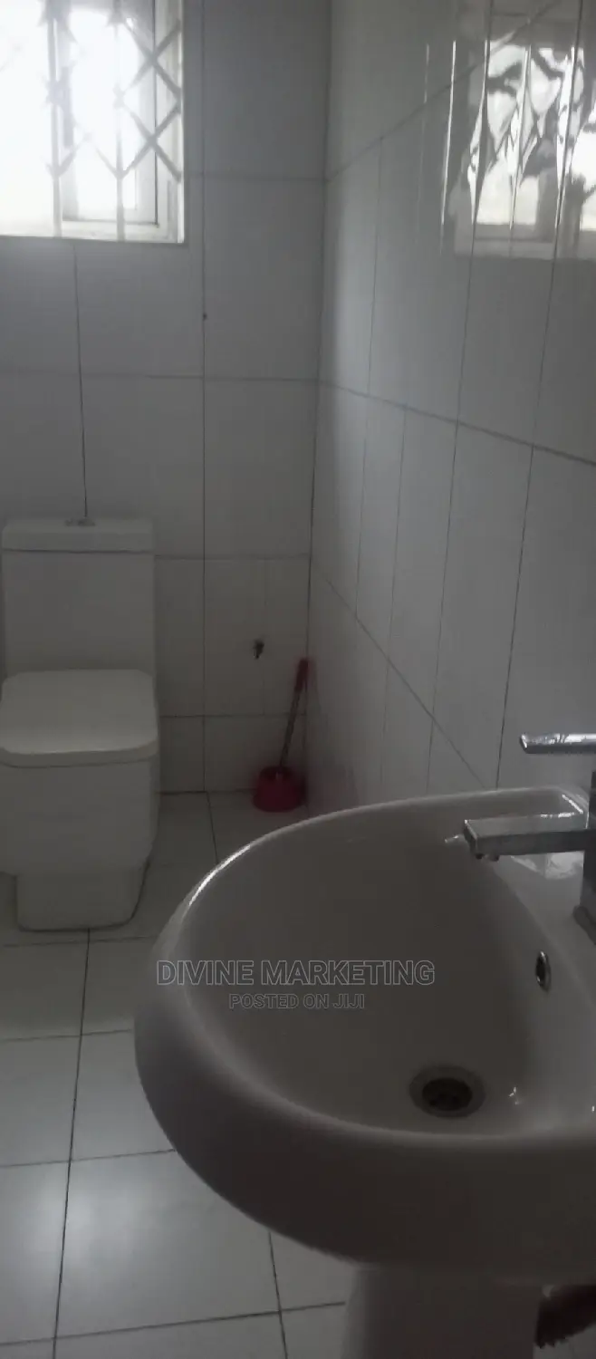 4bdrm House in New Market Road, Kasoa for sale