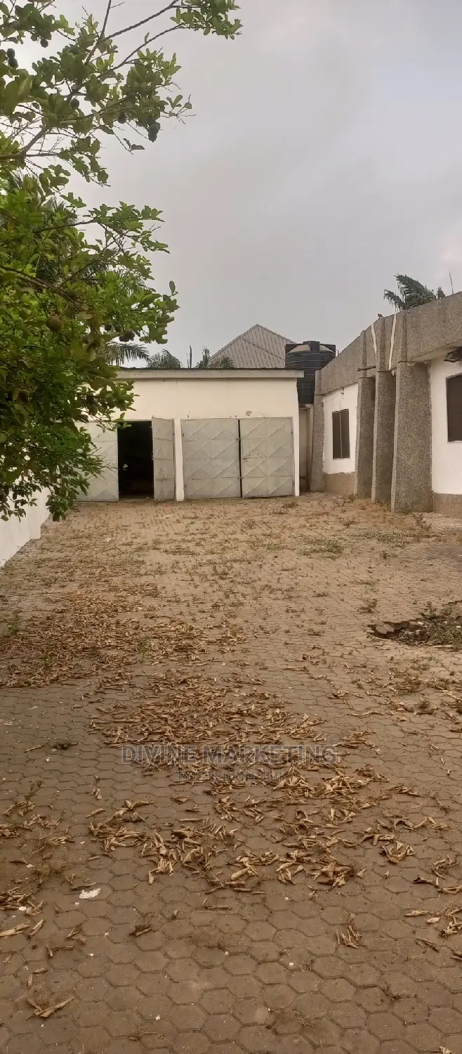 4bdrm House in New Market Road, Kasoa for sale