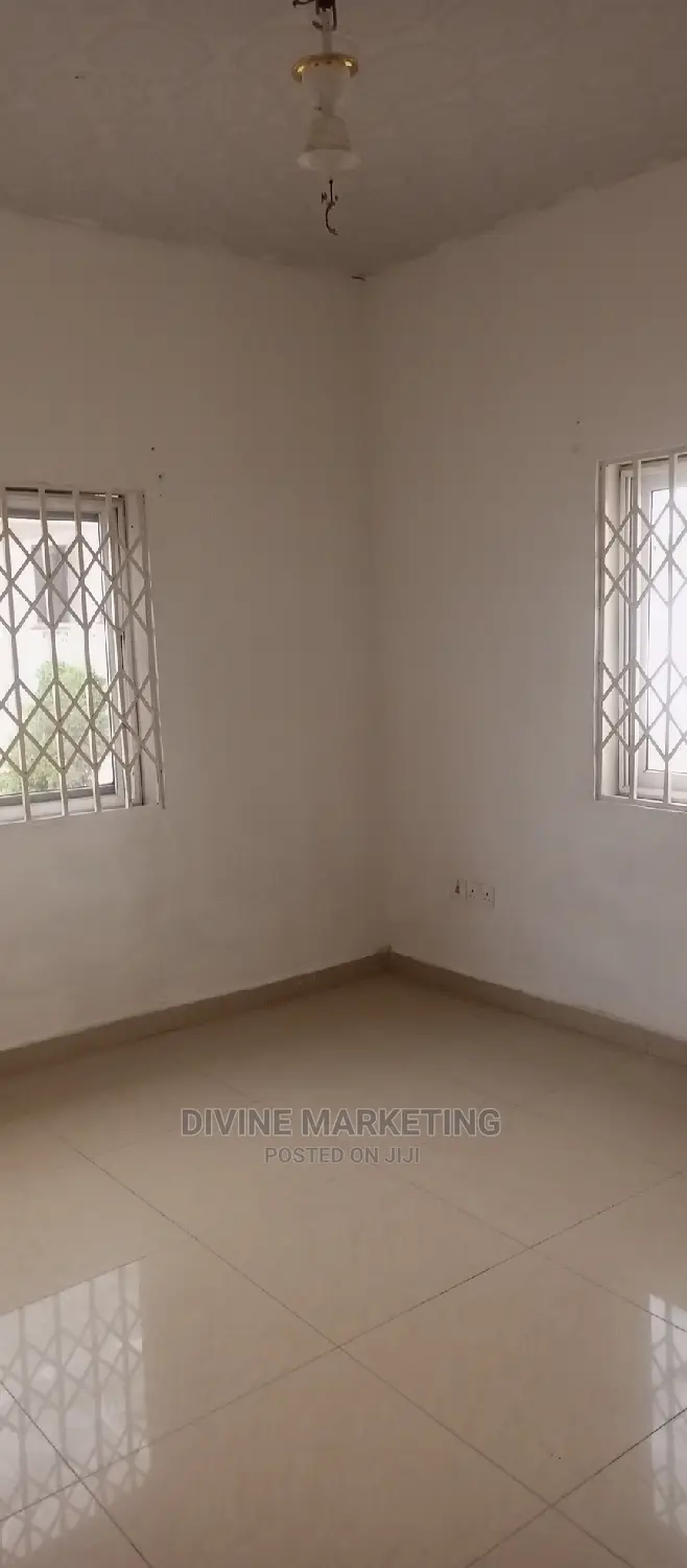 4bdrm House in New Market Road, Kasoa for sale