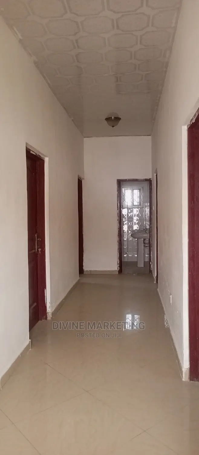 4bdrm House in New Market Road, Kasoa for sale