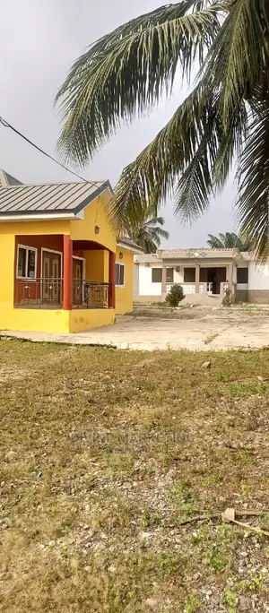 4bdrm House in New Market Road, Kasoa for sale