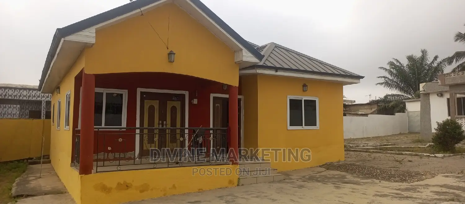4bdrm House in New Market Road, Kasoa for sale