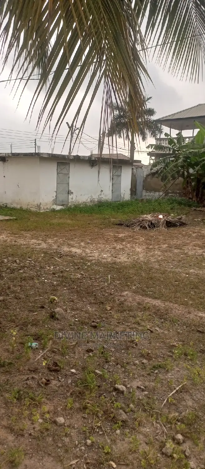 4bdrm House in New Market Road, Kasoa for sale