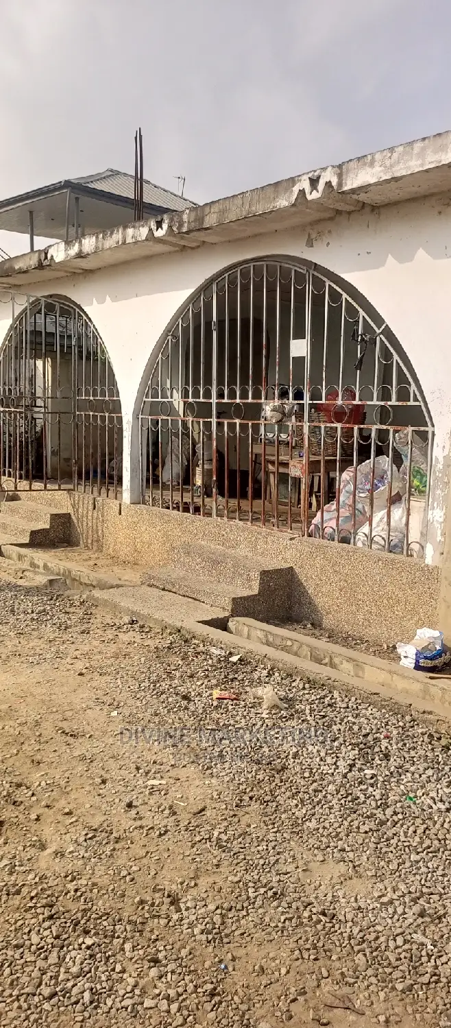 4bdrm House in New Market Road, Kasoa for sale
