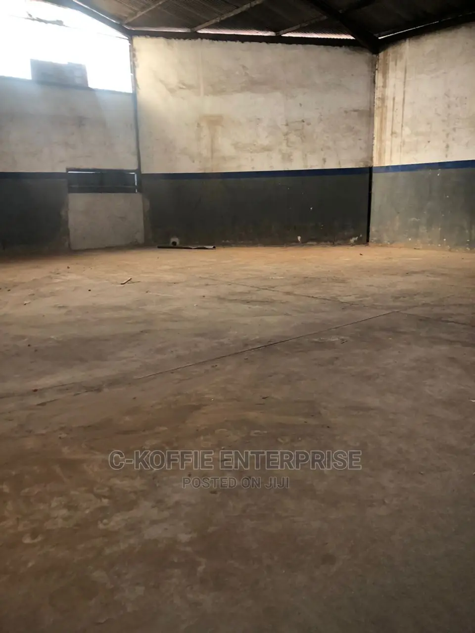 992 SQM Warehouse Offices at Graphic-Stc 4 Rent