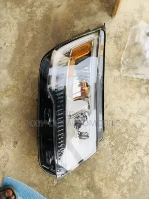 Ford Explorer 2018 Headlight Pair