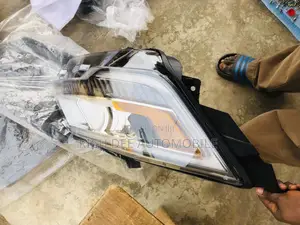 Ford Explorer 2018 Headlight Pair