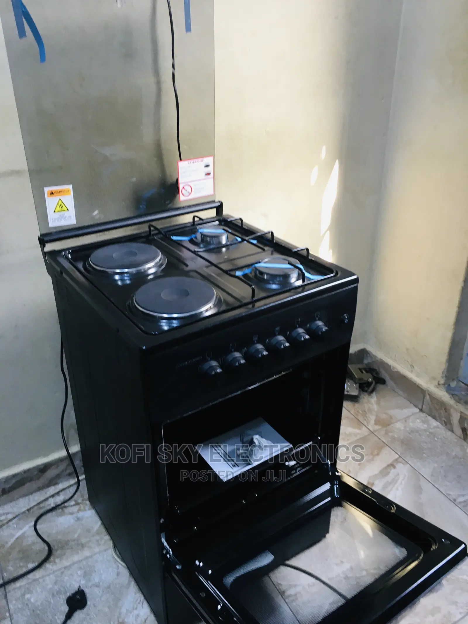 Isolated Volcano 2gas 2electric Cooker With Oven and Grill