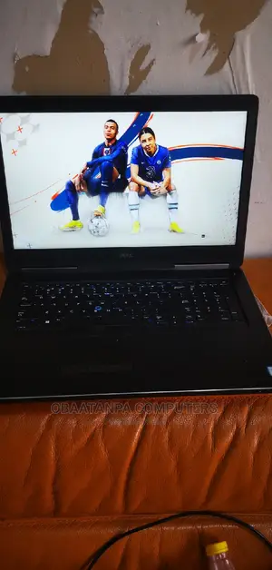 Laptop Dell Precision 7720 16GB Intel Xeon SSD 512GB