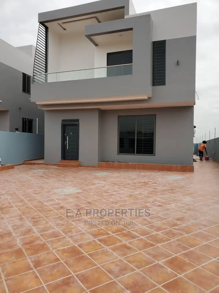 4bdrm House in E a Propertis, School Junction for Sale
