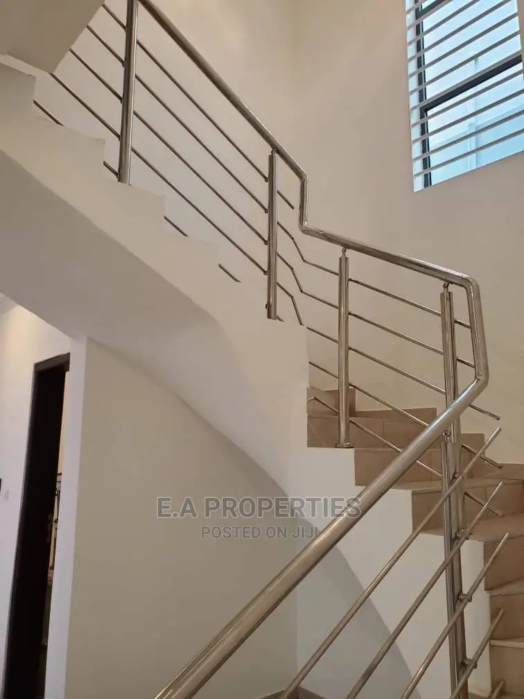 4bdrm House in E a Propertis, School Junction for Sale