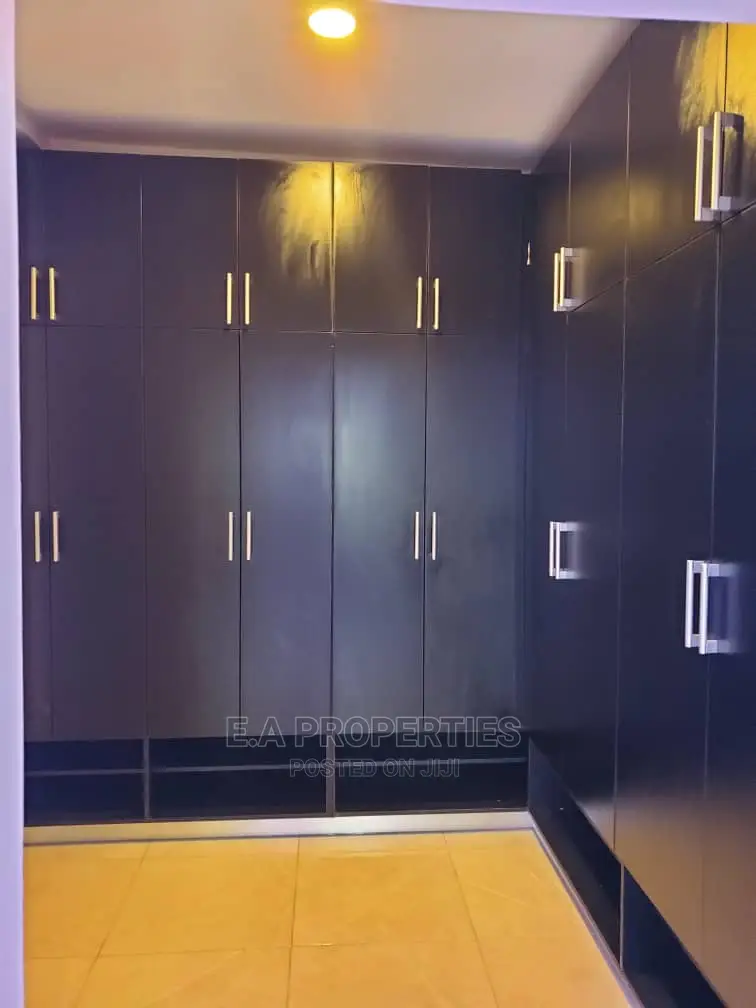 4bdrm House in E a Propertis, School Junction for Sale