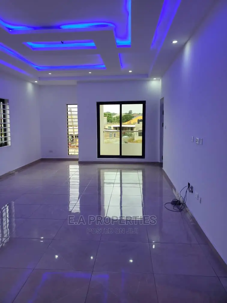 4bdrm House in E a Propertis, School Junction for Sale