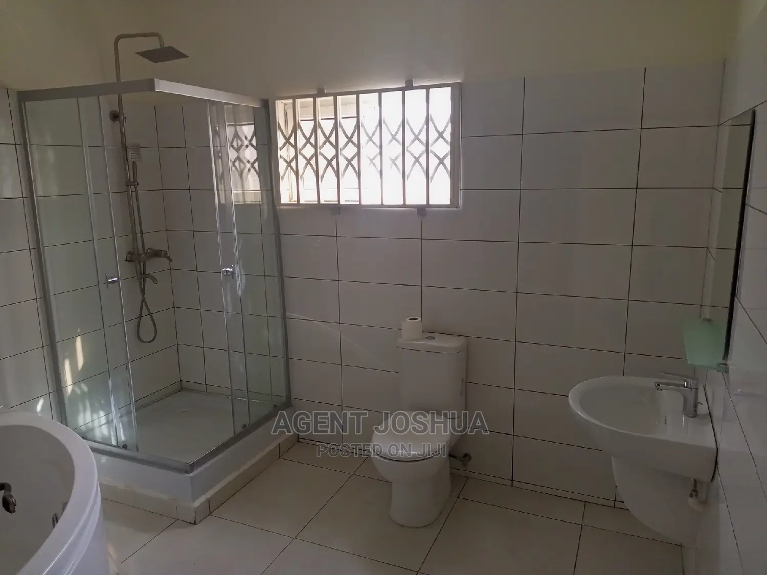 5bdrm House in Manet Court Estate, Spintex for sale