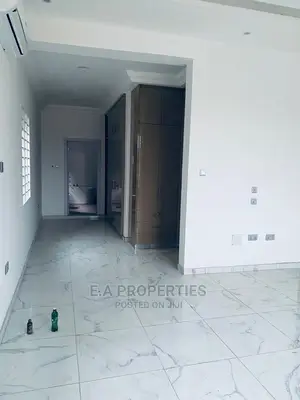4bdrm House in E a Propertis, School Junction for Sale
