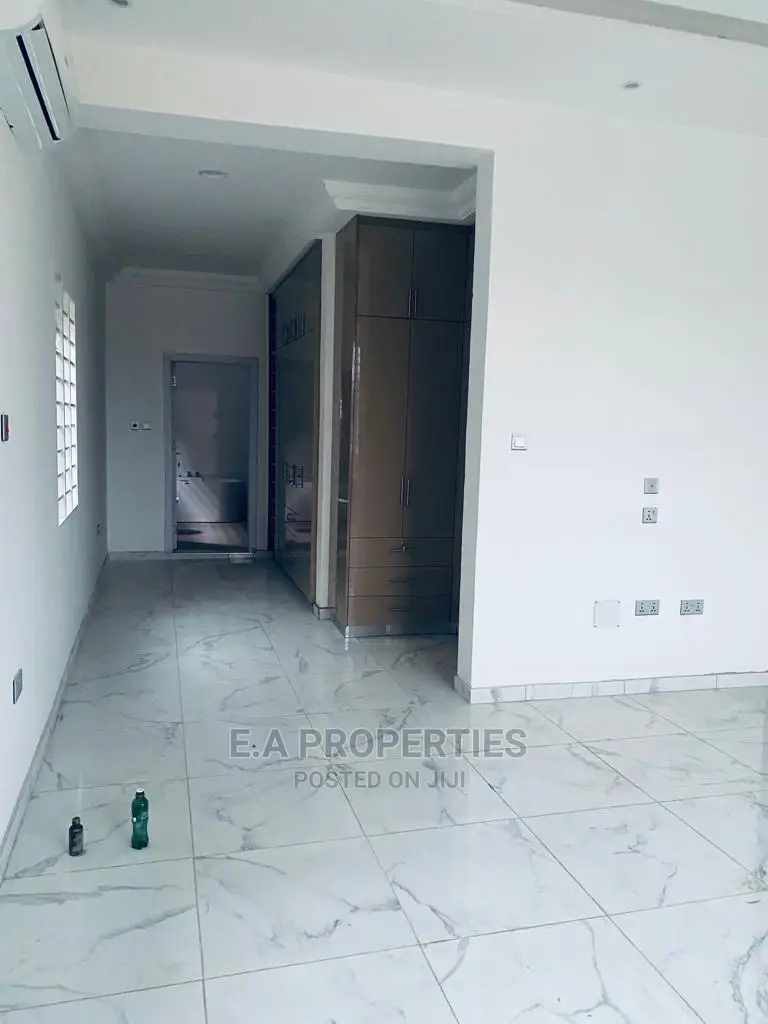 4bdrm House in E a Propertis, School Junction for Sale