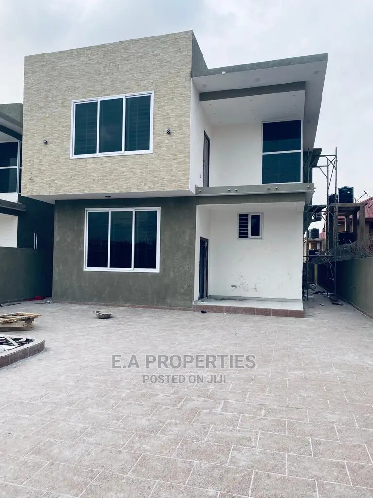4bdrm House in E a Propertis, School Junction for Sale