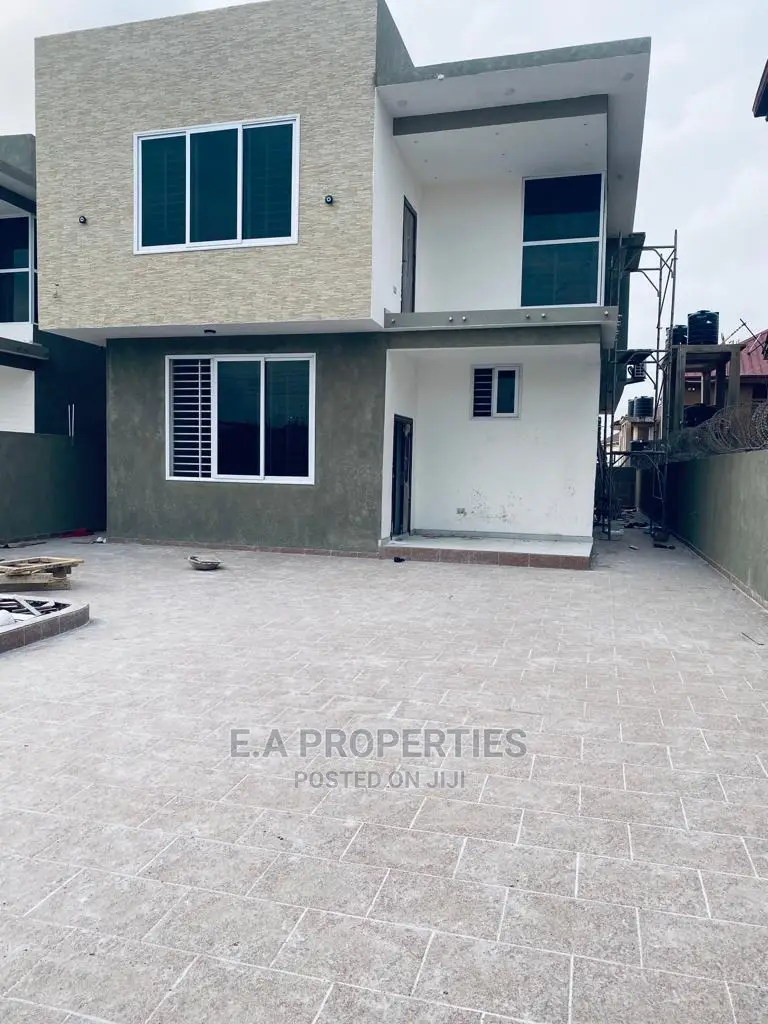 4bdrm House in E a Propertis, School Junction for Sale