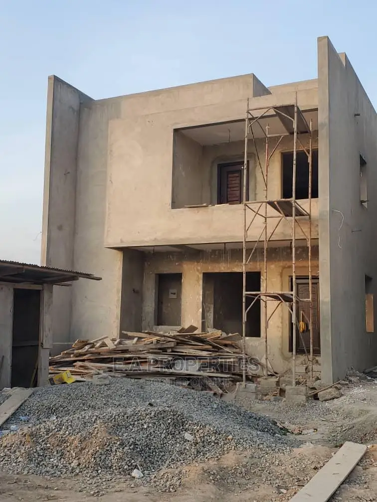 5bdrm House in E a Properties, School Junction for Sale
