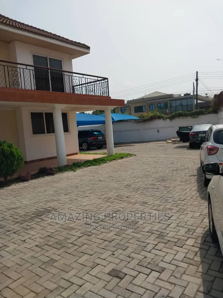 4bdrm House in Labone for Rent
