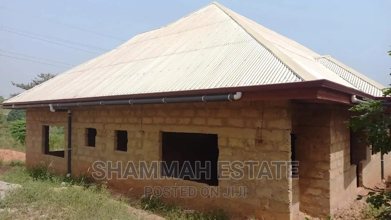4bdrm Apartment in Aiding Estate, Sunyani Municipal for sale