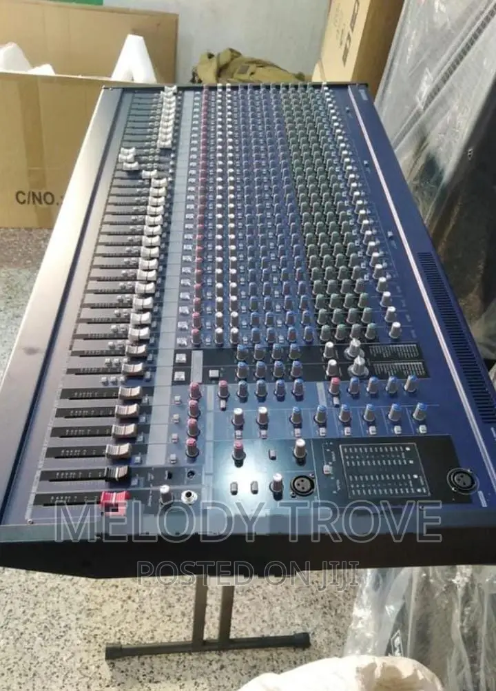 Yamaha 32 Channel Mixer MG