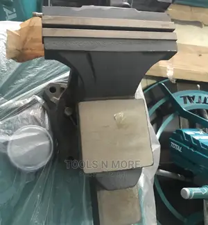 Total Bench Vice (8”)