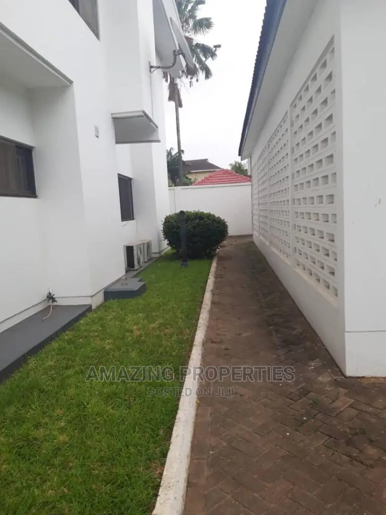 4bdrm House in Airport Residential Area for Sale