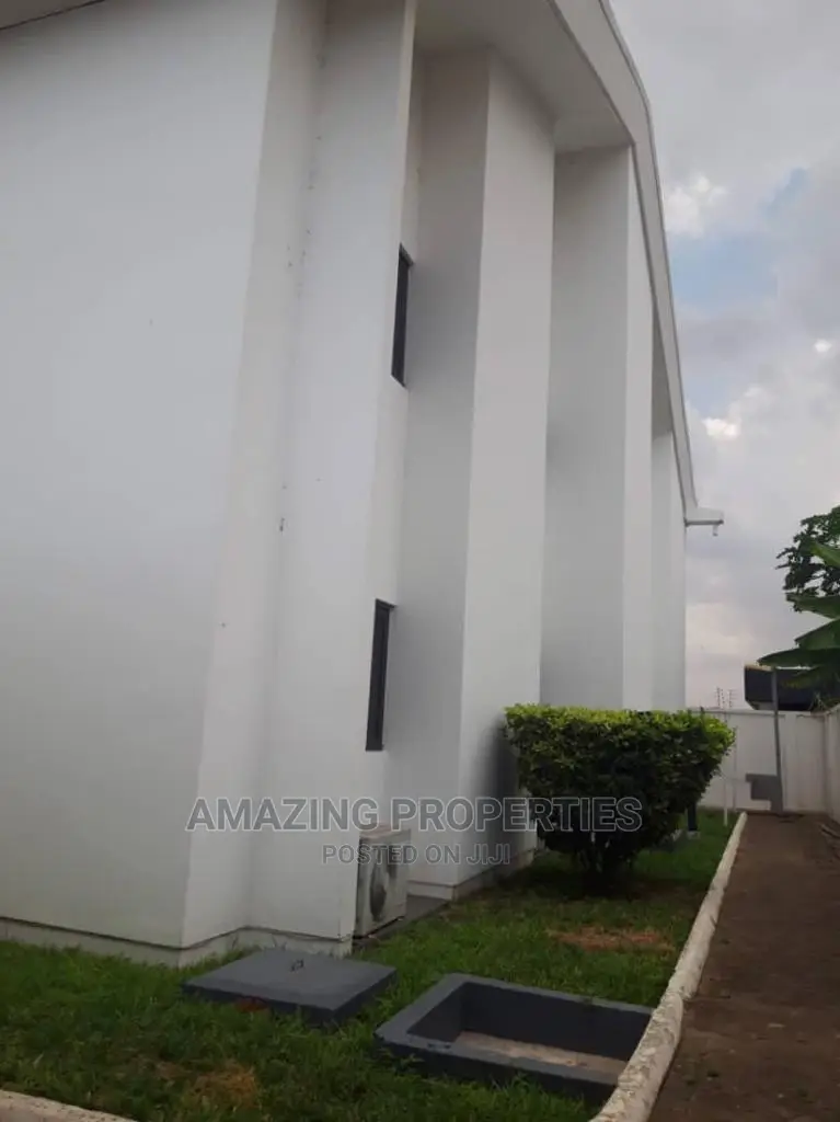 4bdrm House in Airport Residential Area for Sale