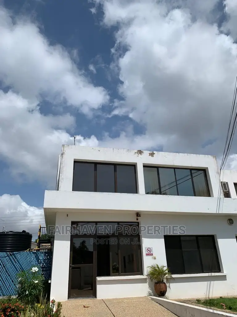 10bdrm House in Osu for Sale