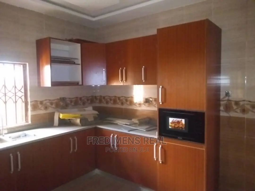 4bdrm House in Fredimens Real, Kumasi Metropolitan for Sale