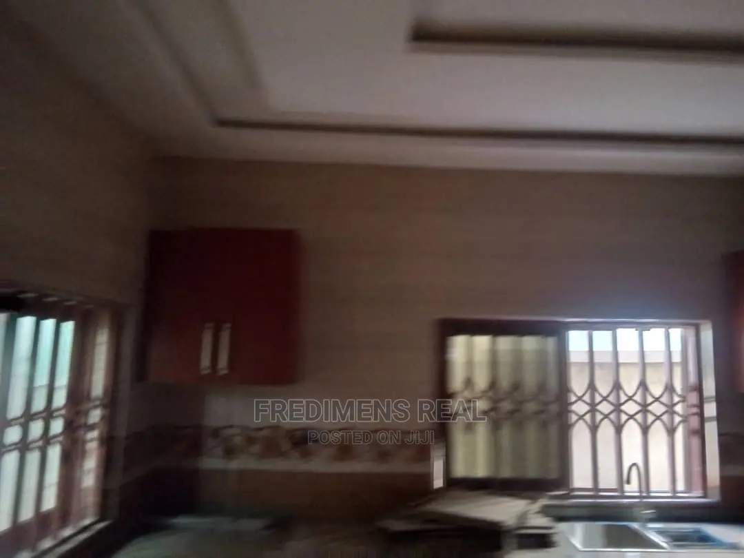 4bdrm House in Fredimens Real, Kumasi Metropolitan for Sale
