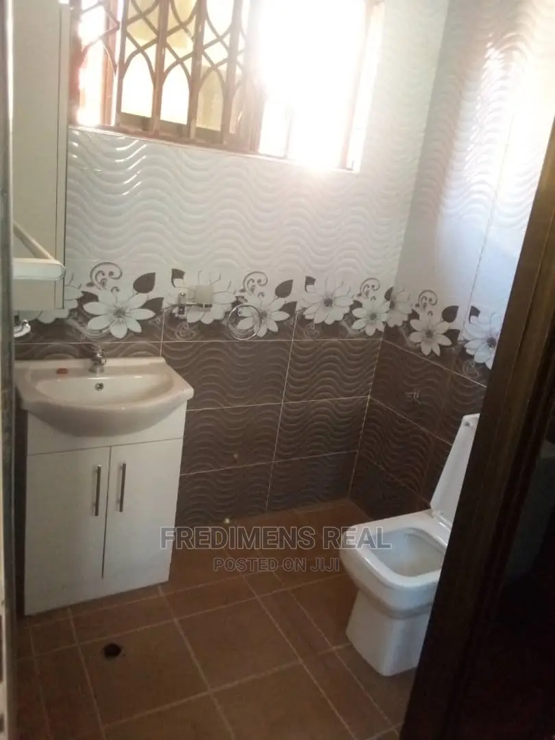 4bdrm House in Fredimens Real, Kumasi Metropolitan for Sale