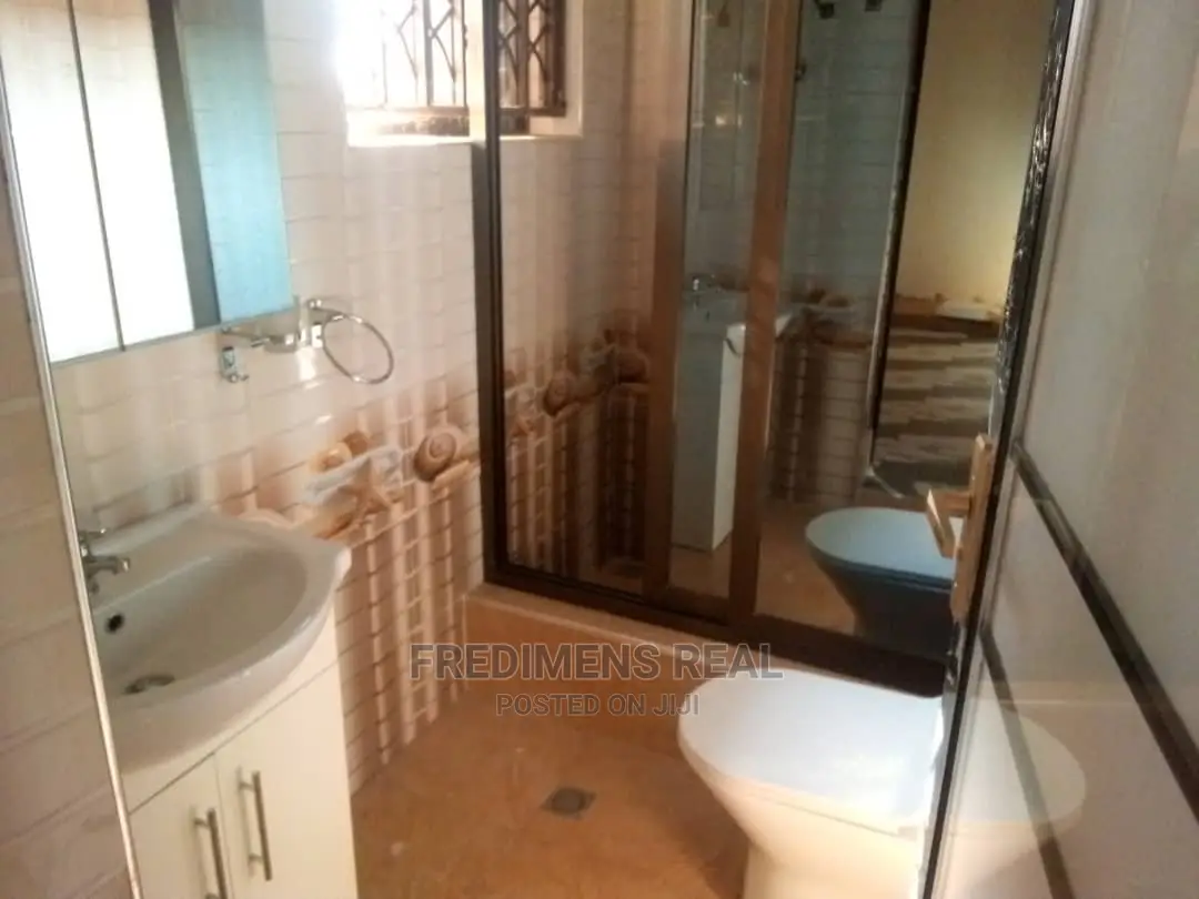 4bdrm House in Fredimens Real, Kumasi Metropolitan for Sale