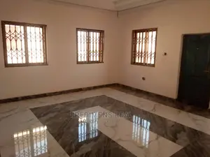 4bdrm House in Fredimens Real, Kumasi Metropolitan for Sale
