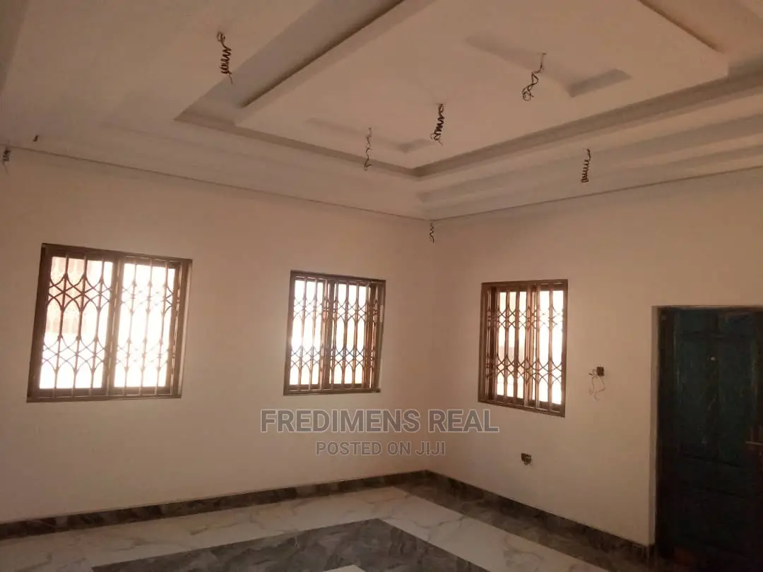 4bdrm House in Fredimens Real, Kumasi Metropolitan for Sale