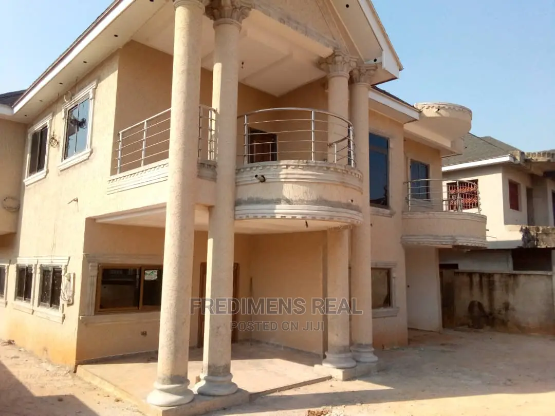 4bdrm House in Fredimens Real, Kumasi Metropolitan for Sale