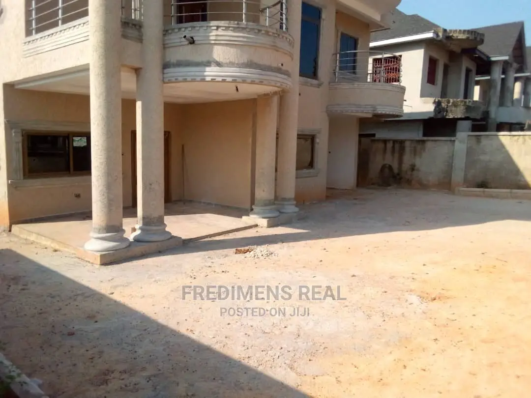 4bdrm House in Fredimens Real, Kumasi Metropolitan for Sale
