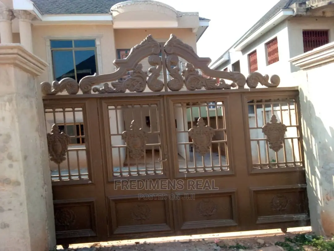 4bdrm House in Fredimens Real, Kumasi Metropolitan for Sale