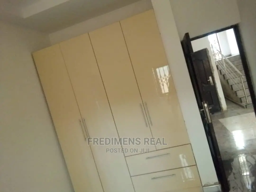 4bdrm House in Fredimens Real, Kumasi Metropolitan for Sale