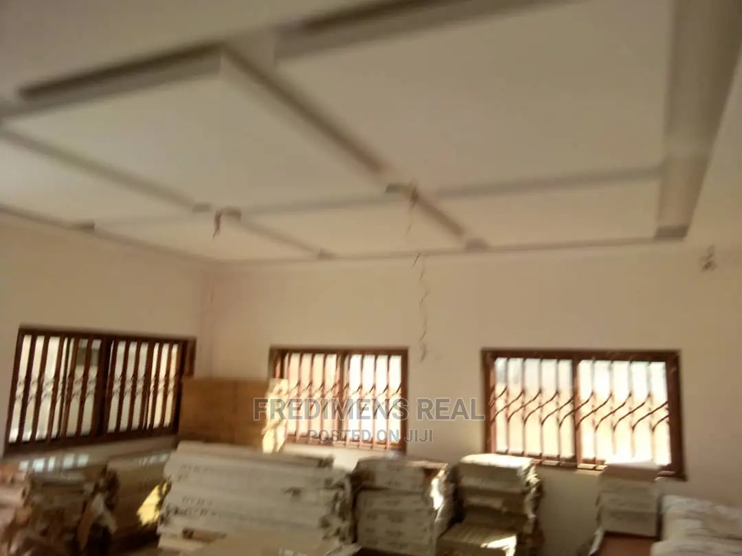 4bdrm House in Fredimens Real, Kumasi Metropolitan for Sale