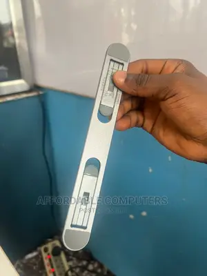 Eary Simple Holder