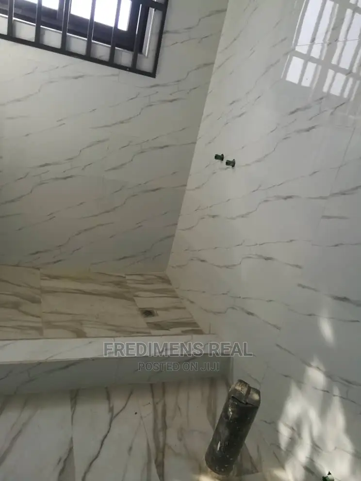 4bdrm House in Fredimens Real, Kumasi Metropolitan for Sale