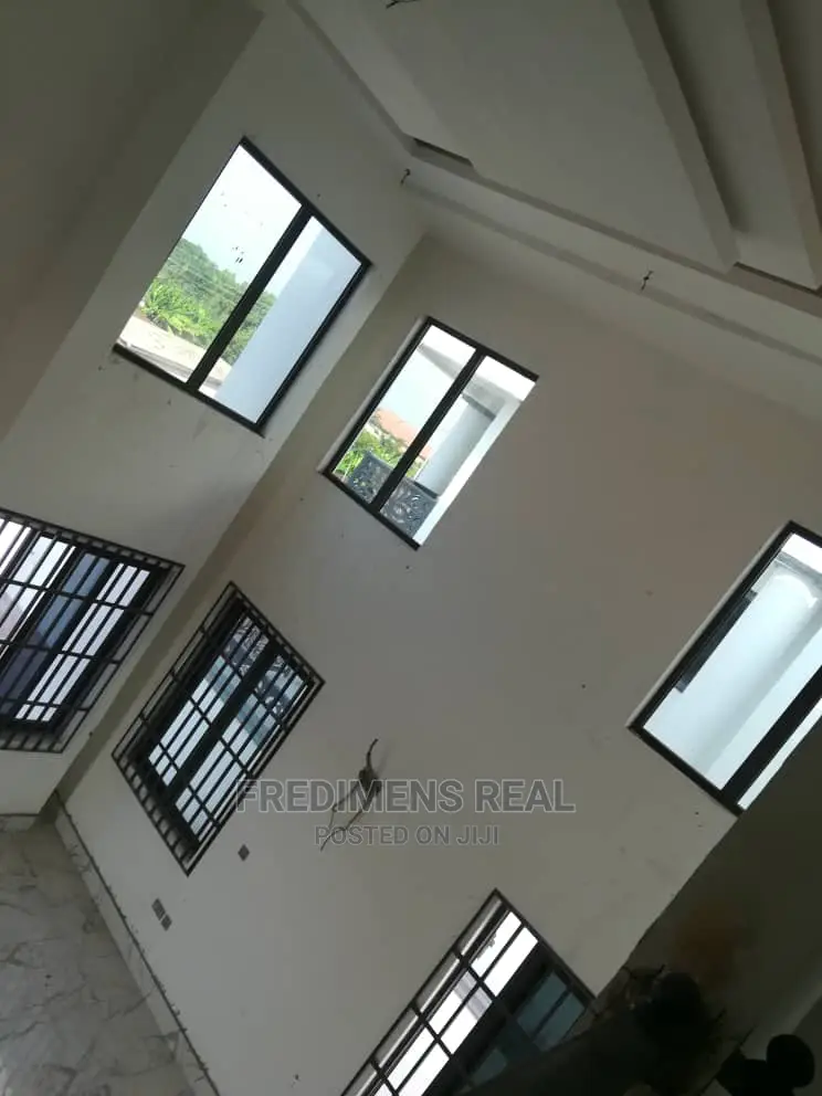 4bdrm House in Fredimens Real, Kumasi Metropolitan for Sale