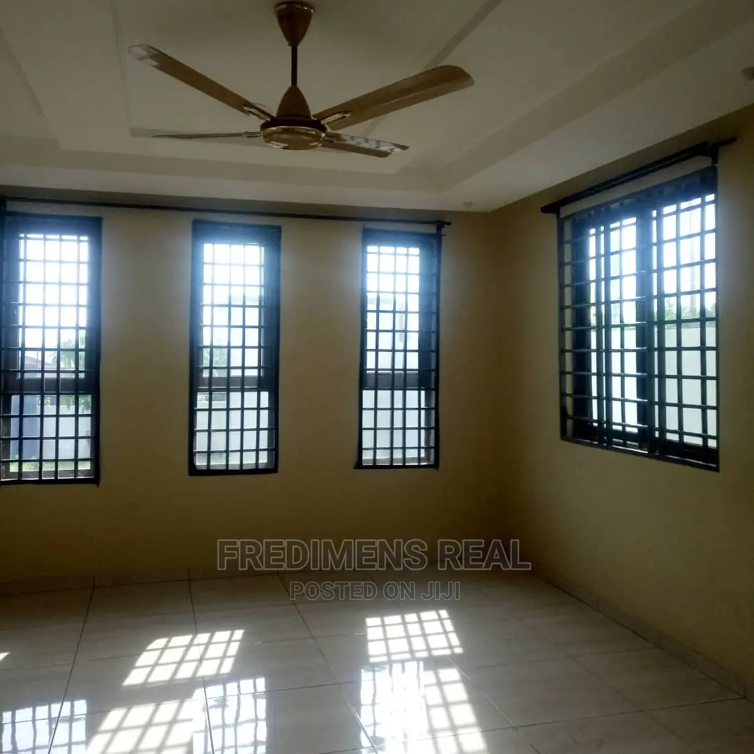 4bdrm House in Fredimens Real, Kumasi Metropolitan for Sale