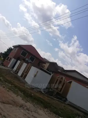 6bdrm House in Fredimens Real, Kumasi Metropolitan for Sale