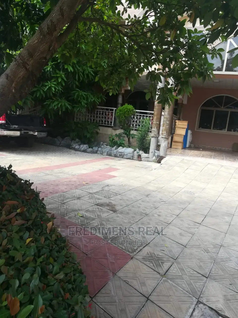 6bdrm House in Fredimens Real, Kumasi Metropolitan for Sale