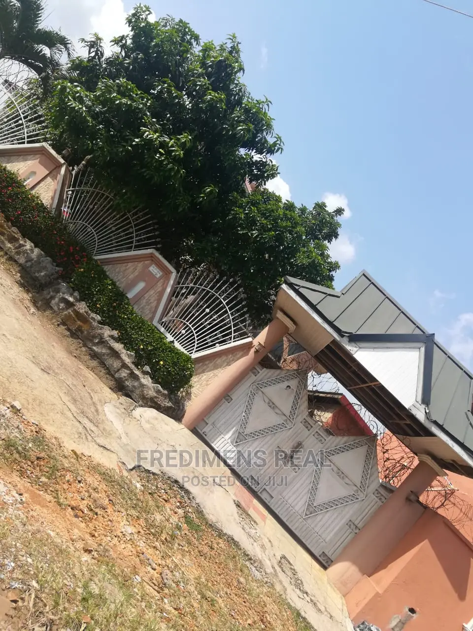 6bdrm House in Fredimens Real, Kumasi Metropolitan for Sale