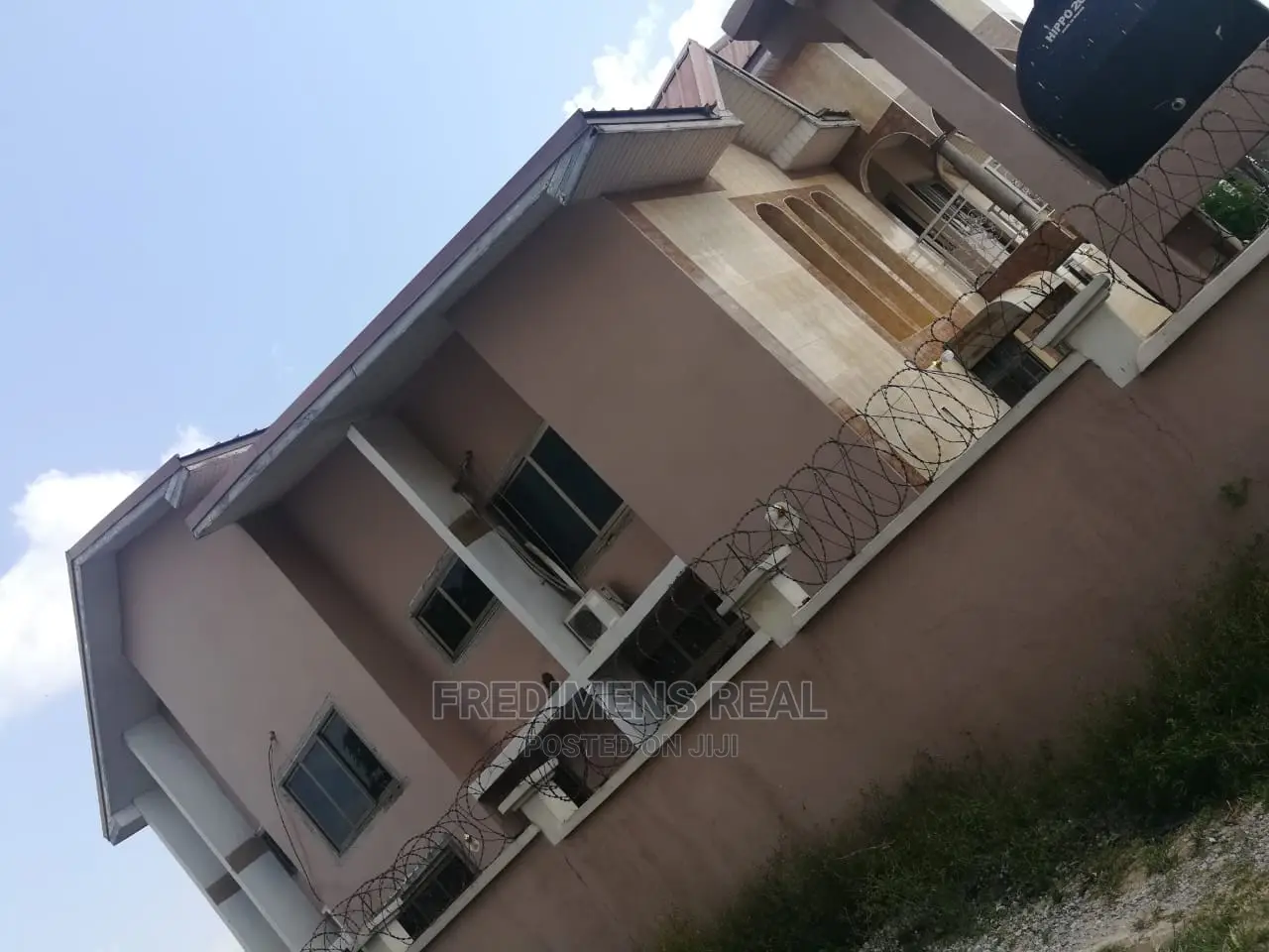 6bdrm House in Fredimens Real, Kumasi Metropolitan for Sale